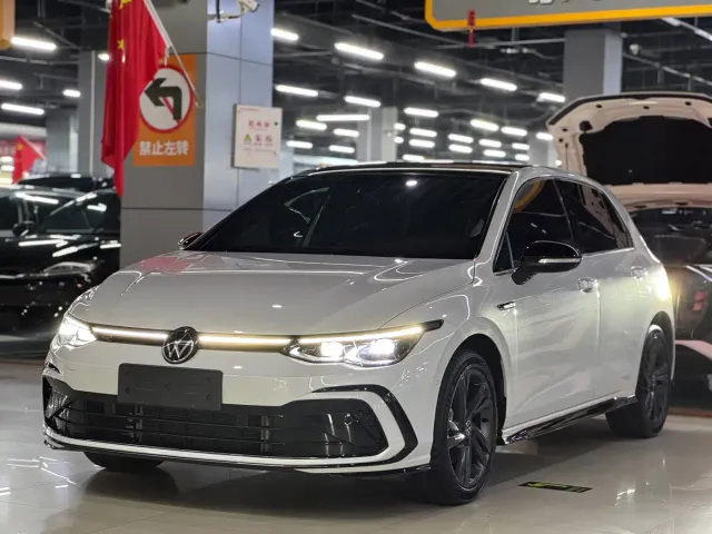 Фотография автомобиля — Volkswagen Golf