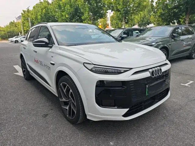 Audi Q6L e-tron — Фото автомобиля 3