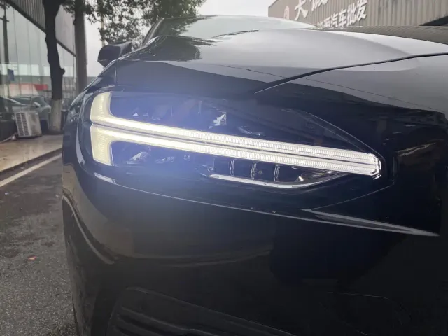 Volvo S90 — Фото автомобиля 12