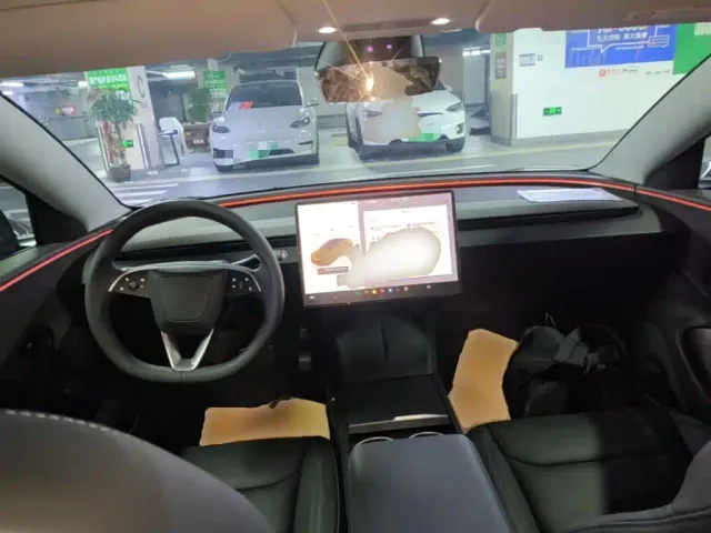 Tesla Model 3 — Фото автомобиля 9