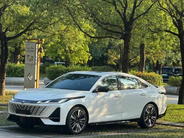 Фотография автомобиля — Changan Eado