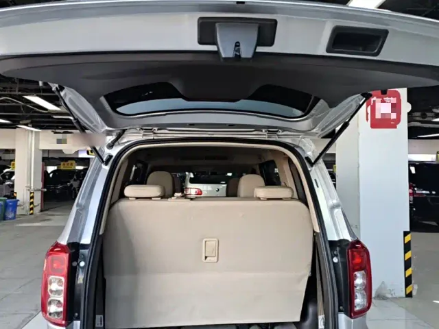 Wuling Hongguang — Фото автомобиля 18