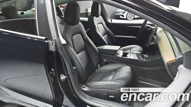 Tesla Model 3 — Фото автомобиля 22