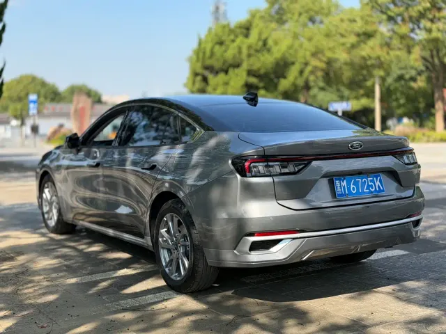 Ford Mondeo — Фото автомобиля 7
