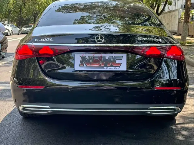 Mercedes-Benz E-Class — Фото автомобиля 12