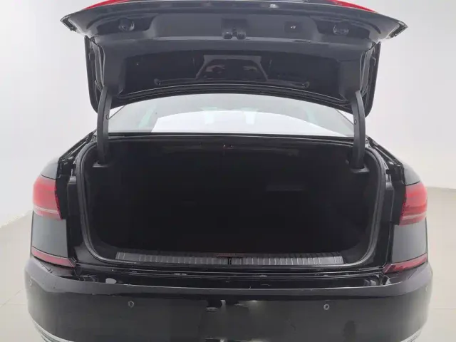 Volkswagen Passat — Фото автомобиля 16