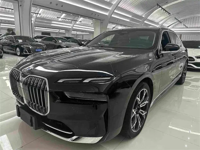 Фотография автомобиля — BMW 7 Series