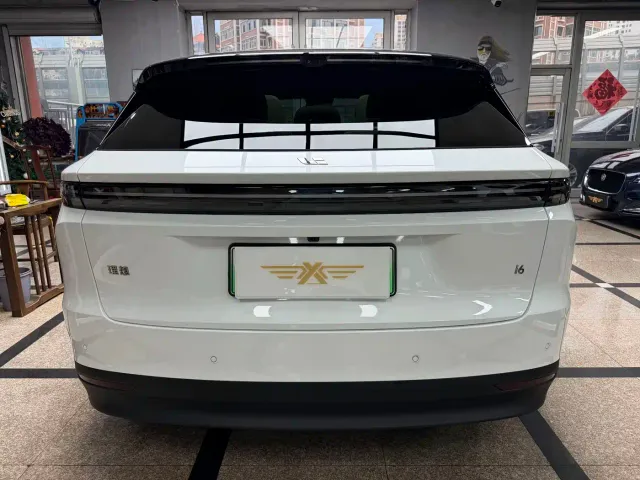 Li Auto i6 — Фото автомобиля 5