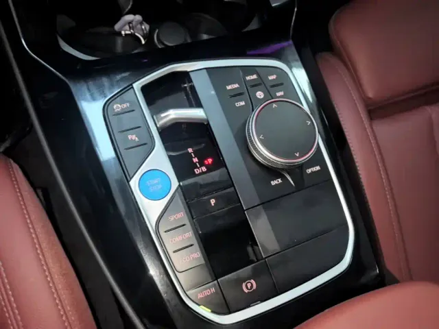 BMW iX3 — Фото автомобиля 13