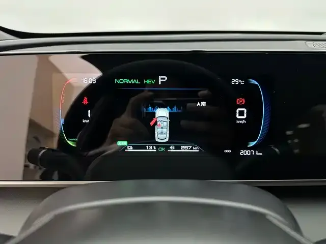 BYD Qin L — Фото автомобиля 10