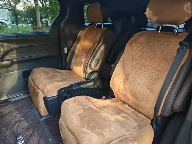 Toyota Sienna — Фото автомобиля 14