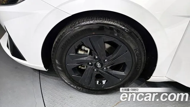 Hyundai AVANTE Avante (CN7) — Фото автомобиля 5