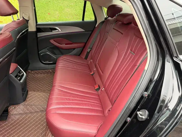 Hongqi H5 — Фото автомобиля 12
