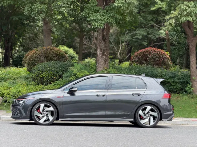 Volkswagen Golf GTI — Фото автомобиля 3