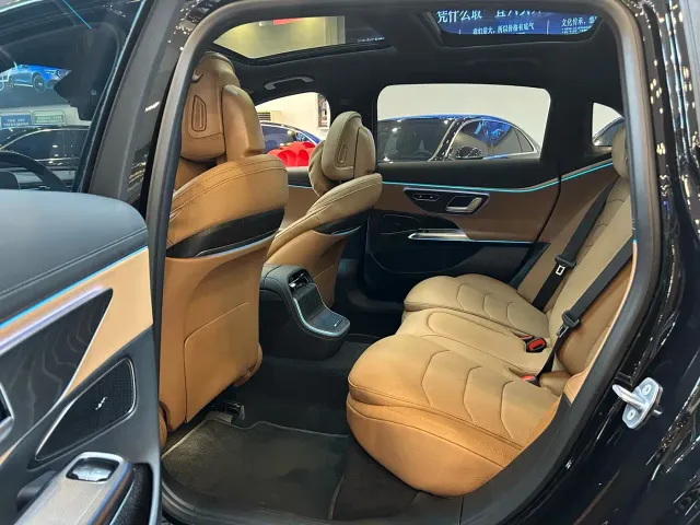 Mercedes-Benz E-Class — Фото автомобиля 8