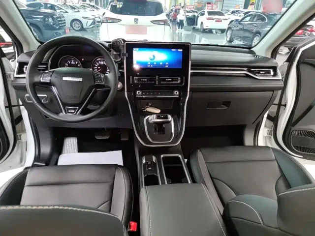 Haval M6 — Фото автомобиля 9