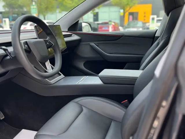 Tesla Model Y — Фото автомобиля 7