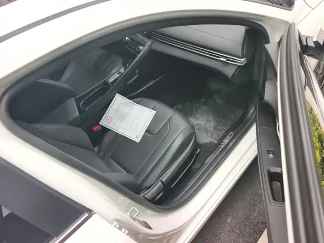 Hyundai Elantra — Фото автомобиля 8