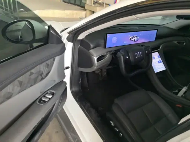 IM Motors L6 — Фото автомобиля 15