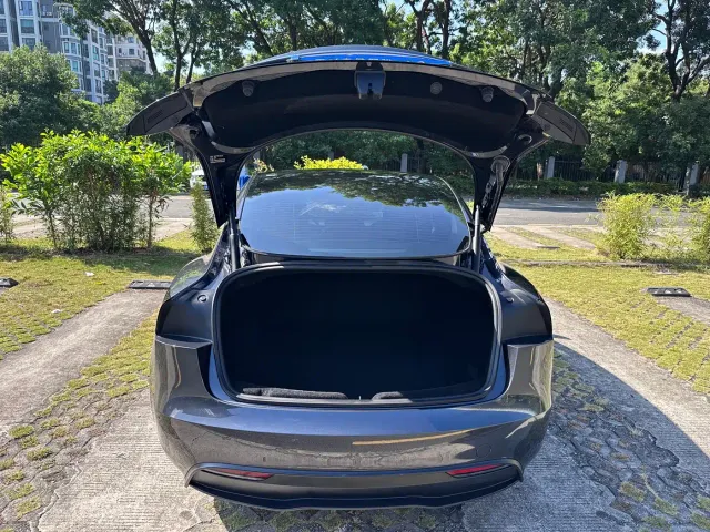 Tesla Model 3 — Фото автомобиля 8