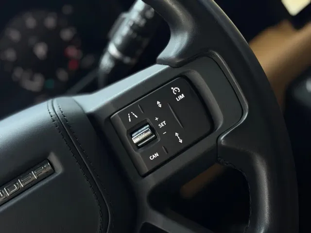 Land Rover Defender — Фото автомобиля 15