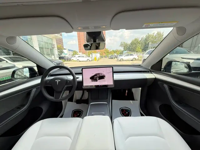 Tesla Model Y — Фото автомобиля 14
