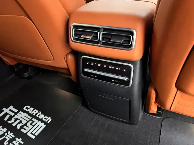 Li Auto L7 — Фото автомобиля 25