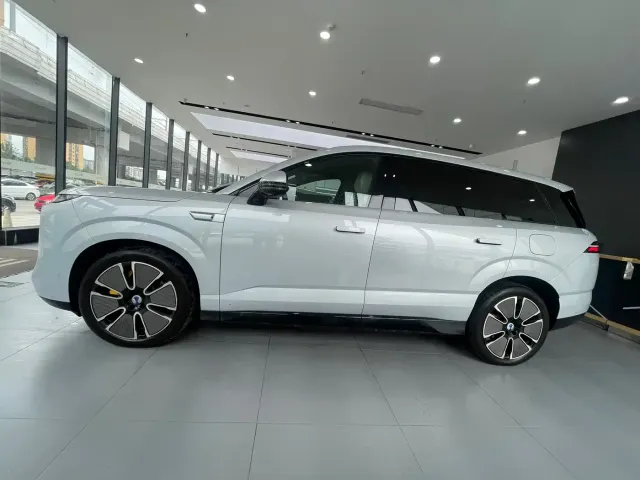Denza Denza N8L 2025 Standard — Фото автомобиля 4