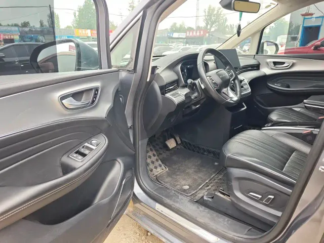 Roewe iMAX8 — Фото автомобиля 6