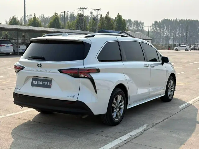 Toyota Sienna — Фото автомобиля 4