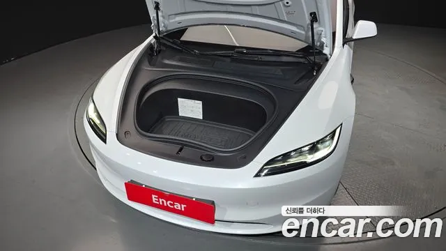 Tesla Model 3 — Фото автомобиля 9
