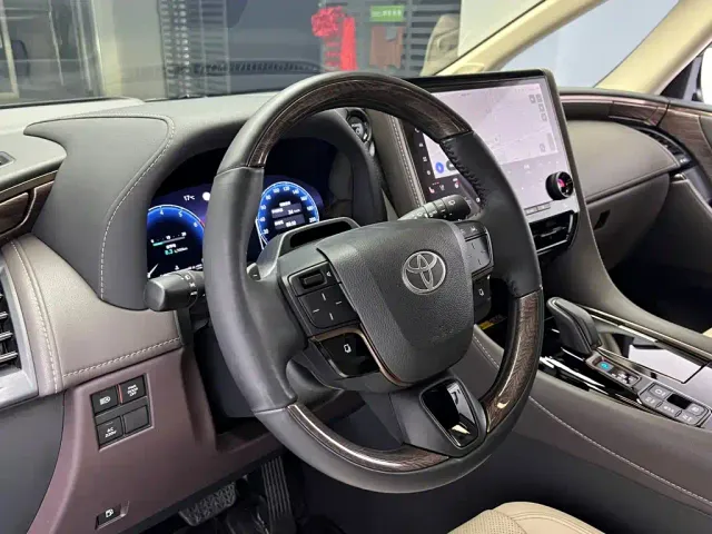 Toyota Alphard — Фото автомобиля 9