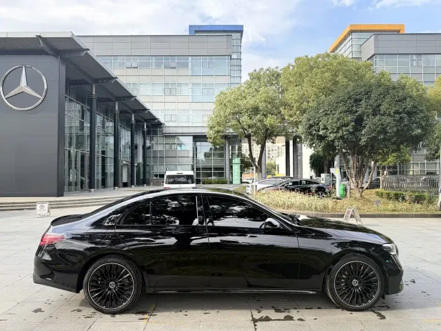 Mercedes-Benz E-Class — Фото автомобиля 4