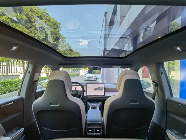 Volvo XC70 Plug-in Hybrid — Фото автомобиля 11