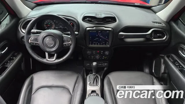 Jeep Renegade — Фото автомобиля 10
