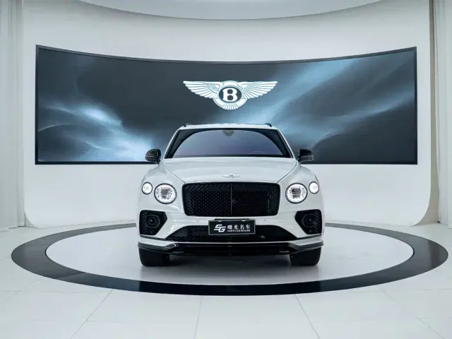 Bentley Bentayga — Фото автомобиля 2