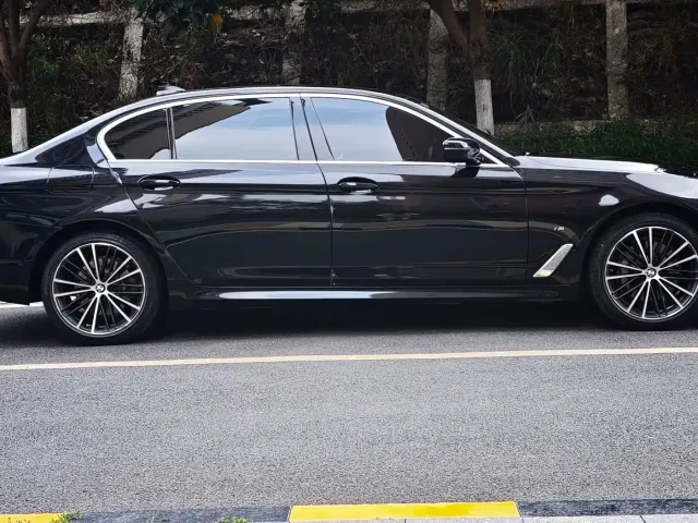BMW 5 Series — Фото автомобиля 4