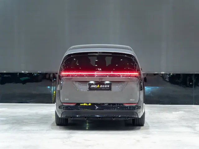 Li Auto MEGA — Фото автомобиля 3