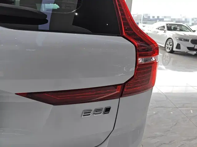 Volvo XC60 — Фото автомобиля 7