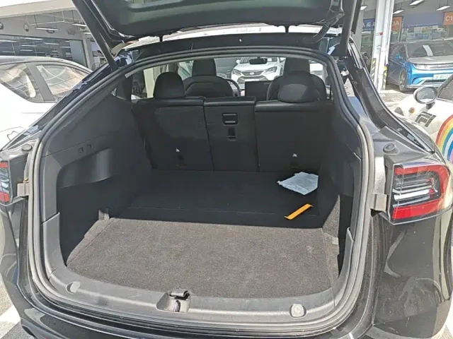 Tesla Model Y — Фото автомобиля 14