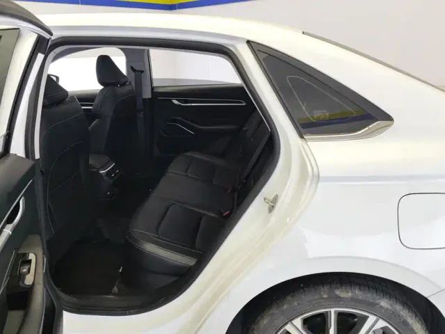 Geely Emgrand — Фото автомобиля 11