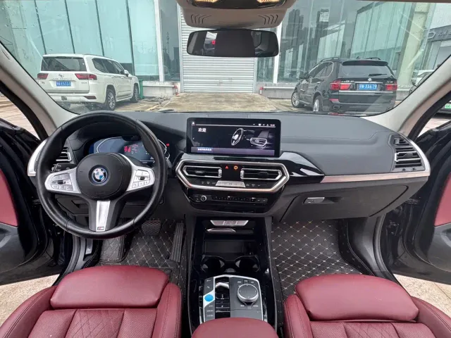 BMW iX3 — Фото автомобиля 6