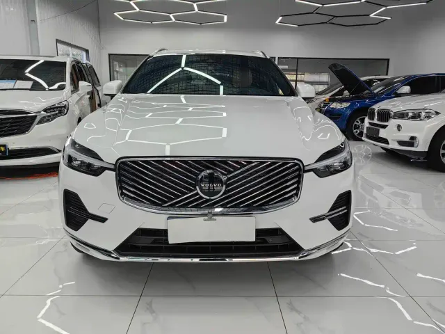 Volvo XC60 — Фото автомобиля 2