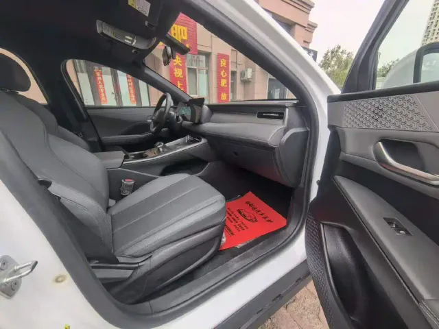 BYD Qin PLUS 2025 DM-i Smart Drive 55KM Leader — Фото автомобиля 4