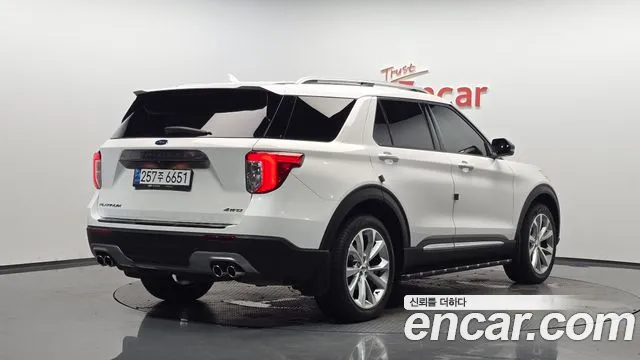 Ford Explorer Explorer 6 поколение 3.0 Platinum 4WD — Фото автомобиля 2