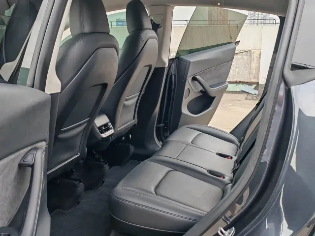 Tesla Model Y — Фото автомобиля 9