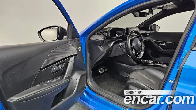 Peugeot 208 — Фото автомобиля 10