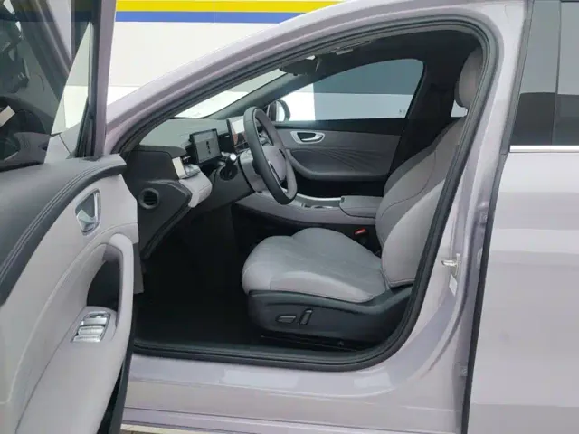 Roewe M7 DMH — Фото автомобиля 9