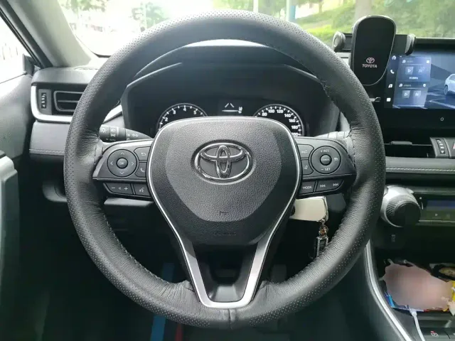 Toyota RAV4 — Фото автомобиля 6