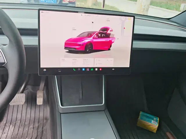 Tesla Model Y — Фото автомобиля 13
